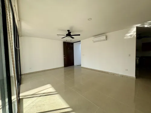 Residencia En Venta De 4 Recámaras En Privada Amanthea.