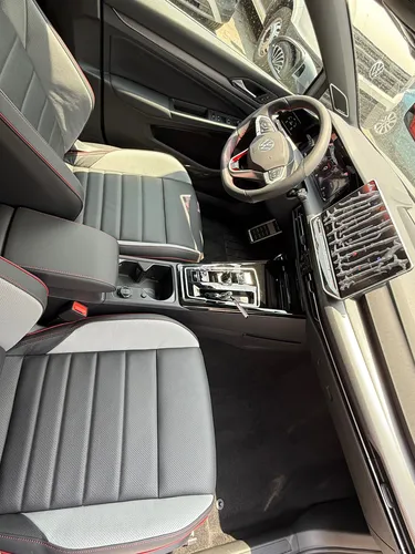 Volkswagen Golf GTI 2.0L Turbo 261HP DSG7 vel