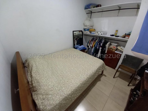 Edgar Centeno, Profesional Inmobiliario Vende Townhouse En Urbanizacion Monte Carmelo San Diego #22-15843