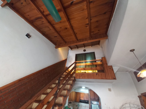 Venta Casa Lote Propio Con Garage Cubierto Y Local En Esquina 2 Plantas Con 2 Terrazas Tiene 166 M2 Cubiertos. A 3 Cuadras Parque Sarmiento Y Av Balbin, 4 Cuadras Av Gral Paz Y A 3 Cuadras Av Parque