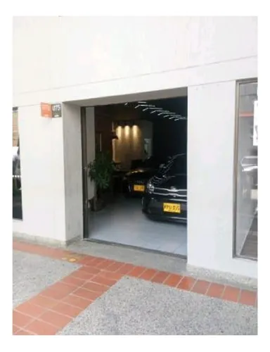 Local 075 Centro Automotriz