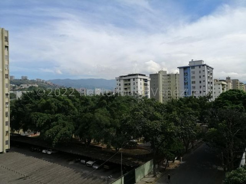 Imagen 2 de 19 de Venta De Apartamento En Montalbán I / Gc 23-804