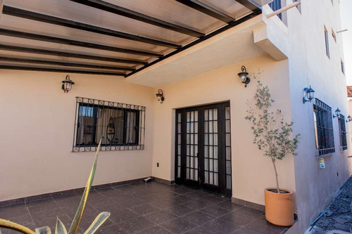 Casa De 3 Recámaras En Venta En San Miguel Ubicación, Rooftop Y Seguridad