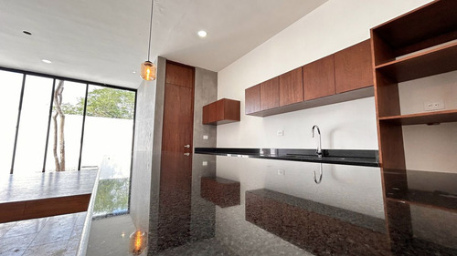 Villa Con Alberca, En Privada Residencial En Venta En Temozón Norte, Mérida