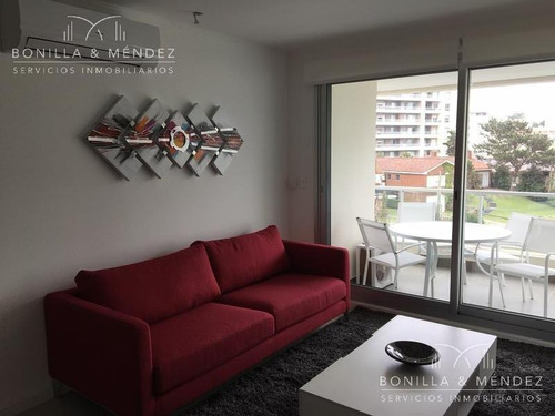 Wind Tower, 2 Dormitorios, 2 Baños, Totalmente Equipado.
