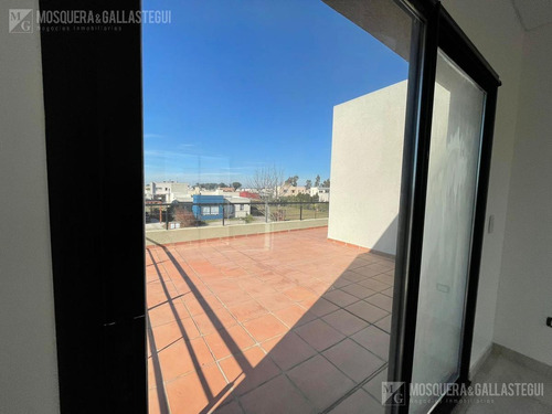 Imagen 26 de 30 de Muy Linda Casa Moderna En San Eduardo - Pilar Del Este