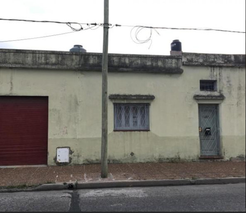 Casa Con Local En Venta - 3 Dormitorios 2 Baños - 151mts2 - Sarandi