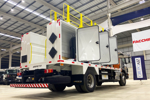 Caminhão Mb Atego 1719 4x2 24/25 Comboio 6.000l Impacto