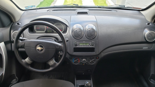 Imagen 3 de 10 de Chevrolet Aveo Lt Paq W Color Plata 2017 Mt
