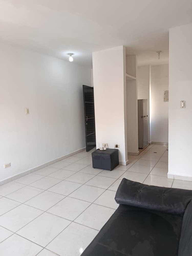 Apartamento Con Pozo En Res Valles Del Nogal