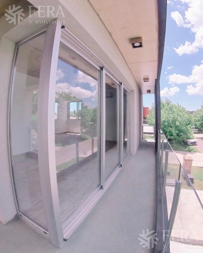 Imagen 17 de 22 de Venta De Casa 4 Ambientes Con Cochera, Fondo Libre Y Jacuzzi En Altos De Hudson Ii (26990)