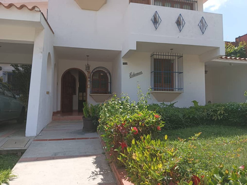 En Venta Casa En La Viña De 2 Plantas Calle Cerrada C-3766 