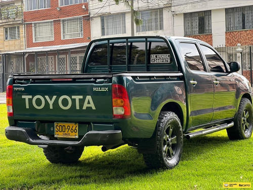 Imagen 16 de 25 de Toyota Hilux Doble Cabina