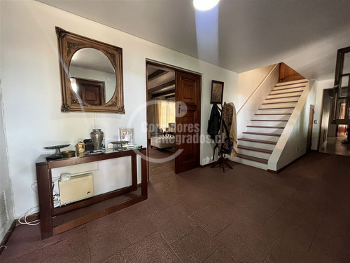 Casa En Venta De 5 Dorm. En Lo Barnechea