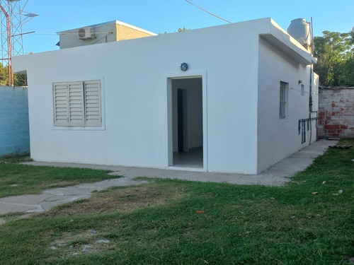 Casa Con 4 Ambientes En Venta, General Las Heras 