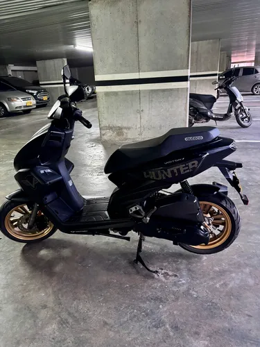 Negra Con Rines Dorados Original