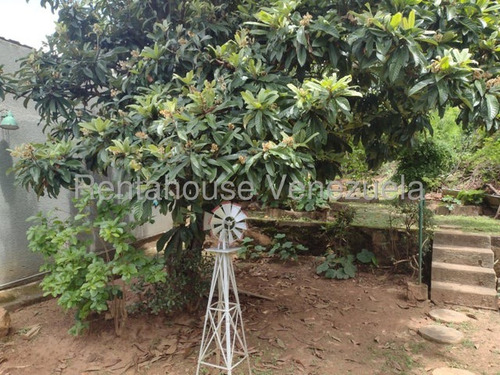 Bella Casa De 2 Pisos ,bien Distribuida En Venta Ubicada En Las Acacias 25-16813