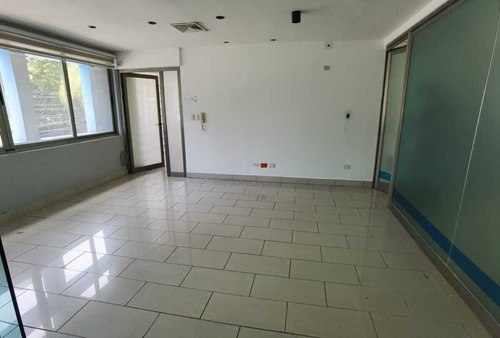 Edificio Oficinas Alquiler Piantini, Santo Domingo