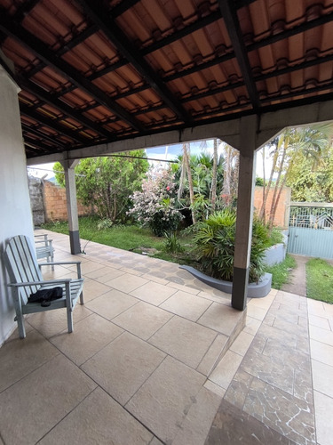 Casa À Venda, Com Área Total De 1.589.468 M2, Com 10 Cômodos