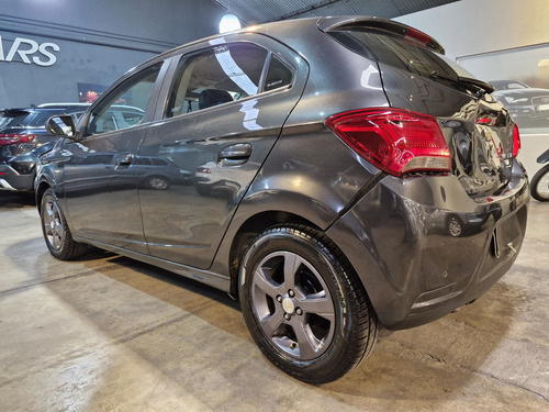 Chevrolet Onix -chocado-