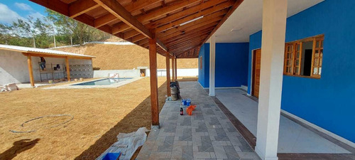 Imagem 6 de 14 de 1.000 M², 03 Dormitórios, Churrasquiera E Piscina !!