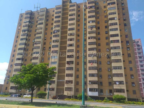 Raiza Suarez Vende Cómodo, Amplio Y Muy Fresco Apartamento Al Oeste De Barquisimeto . Zona De Fácil Acceso A Las Vías Publicas Principales De La Cuidad. Cod 2     3     1      2      8      1       3 