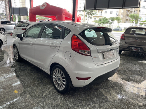 Ford Fiesta 1.6 TITANIUM HATCH 16V FLEX 4P AUTOMÁTICO