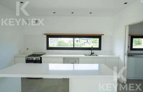 Casa En Venta Barrio Magallanes Frente Al Lago