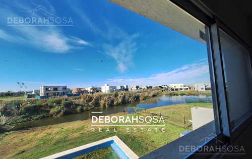 Casa En Venta En Barrio-el Canton -al Agua-zona Norte -a La Laguna-escobar