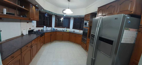 Imagen 4 de 14 de Venta De Chalet 5 Ambientes En Dos Plantas Con Piscina