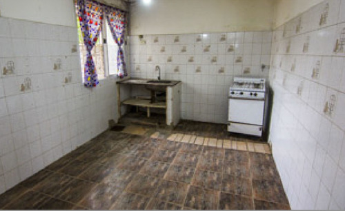 Imagen 2 de 17 de Casa 4 Ambientes Venta Hurlingham A Refaccionar