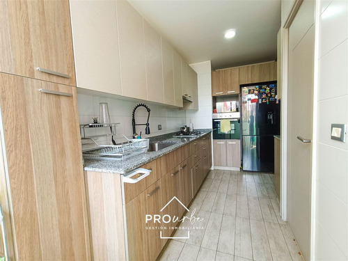 Departamento En Arriendo De 3 Dorm Con Patio Privado