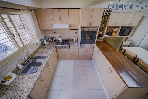 Casa De 5 Ambientes Con Garaje Para Dos Autos Jardín Y Pileta Lote Propio 8.66x26