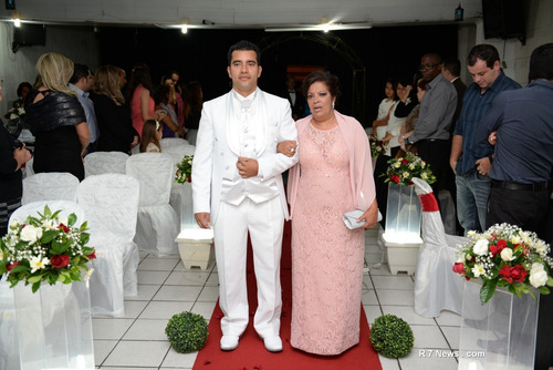 Imagem 4 de 10 de Salão De Festa Na Penha 220 Pes. Sentadas, Térreo, 34950000