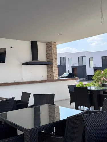 Hermosa Casa En Renta Zibatá Con Ampliación Reciente