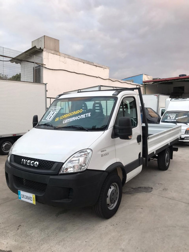 Imagem 2 de 9 de Iveco 35s14 2018 Com Ar Condicionado