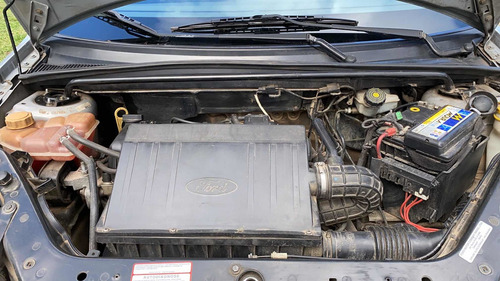 Imagem 5 de 8 de Ford Fiesta 2003 1.0 Personnalité 5p