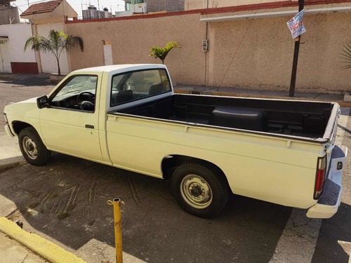 Nissan Np300 Estaquitas