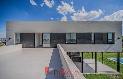 Casa En San Sebastian 4 Ambientes Con Pileta