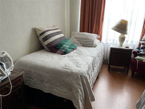 Casa En Venta De 4 Dorm. En Ñuñoa