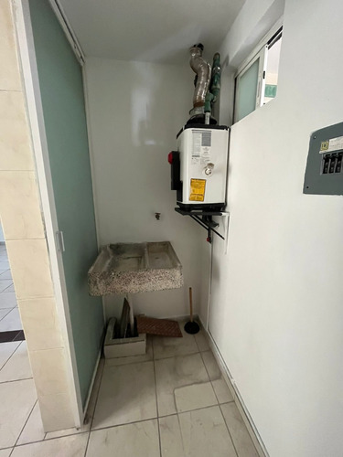 Departamento En Último Piso Sobre Eje Central