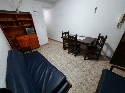 Imagen 5 de 12 de Amplio Departamento Dos Ambientes En Planta Baja Con Patio
