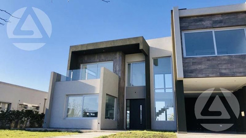 Casa En Venta En Barrio Privado Los Naranjos - Canning