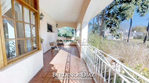 Hermosa Y Muy Amplia Casa En El Clásico Barrio De San Rafael- Ref: 327