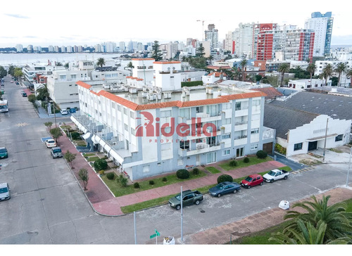 Venta De Apartamento 2 Dormitorios En Península, Punta Del Este