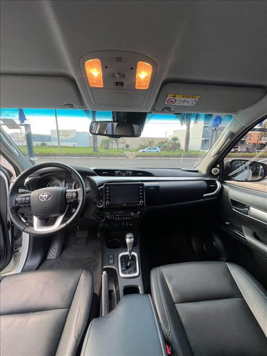 Toyota Hilux 2.8 D-4D TURBO DIESEL CD SRX 4X4 AUTOMÁTICO