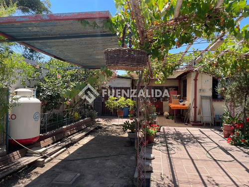 Casa En Venta De 4 Dorm. En Maipú