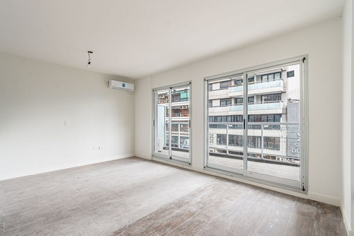 Monoambiente Divisible Villa Urquiza Con Balcón