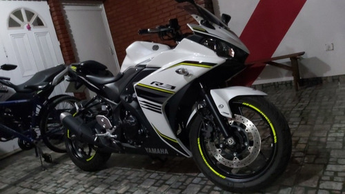 Imagen 2 de 9 de Yamaha R3