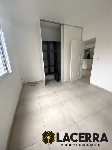Departamento 2 Amb. Con Cochera En Villa Ballester.